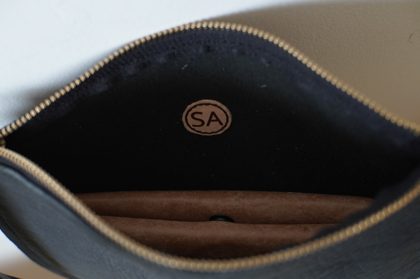 Svelte Large- Pebble leather