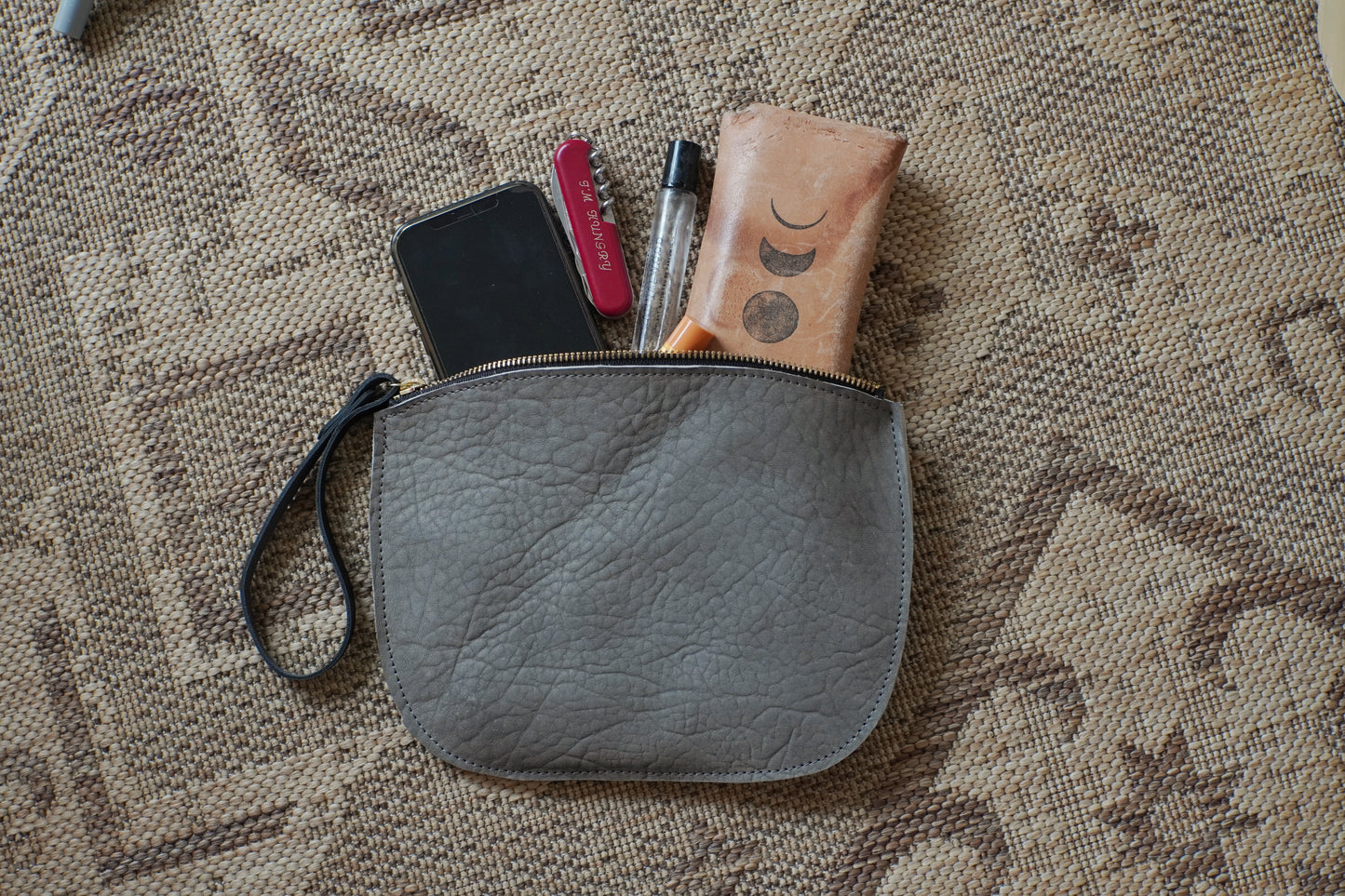 Svelte Large- Pebble leather