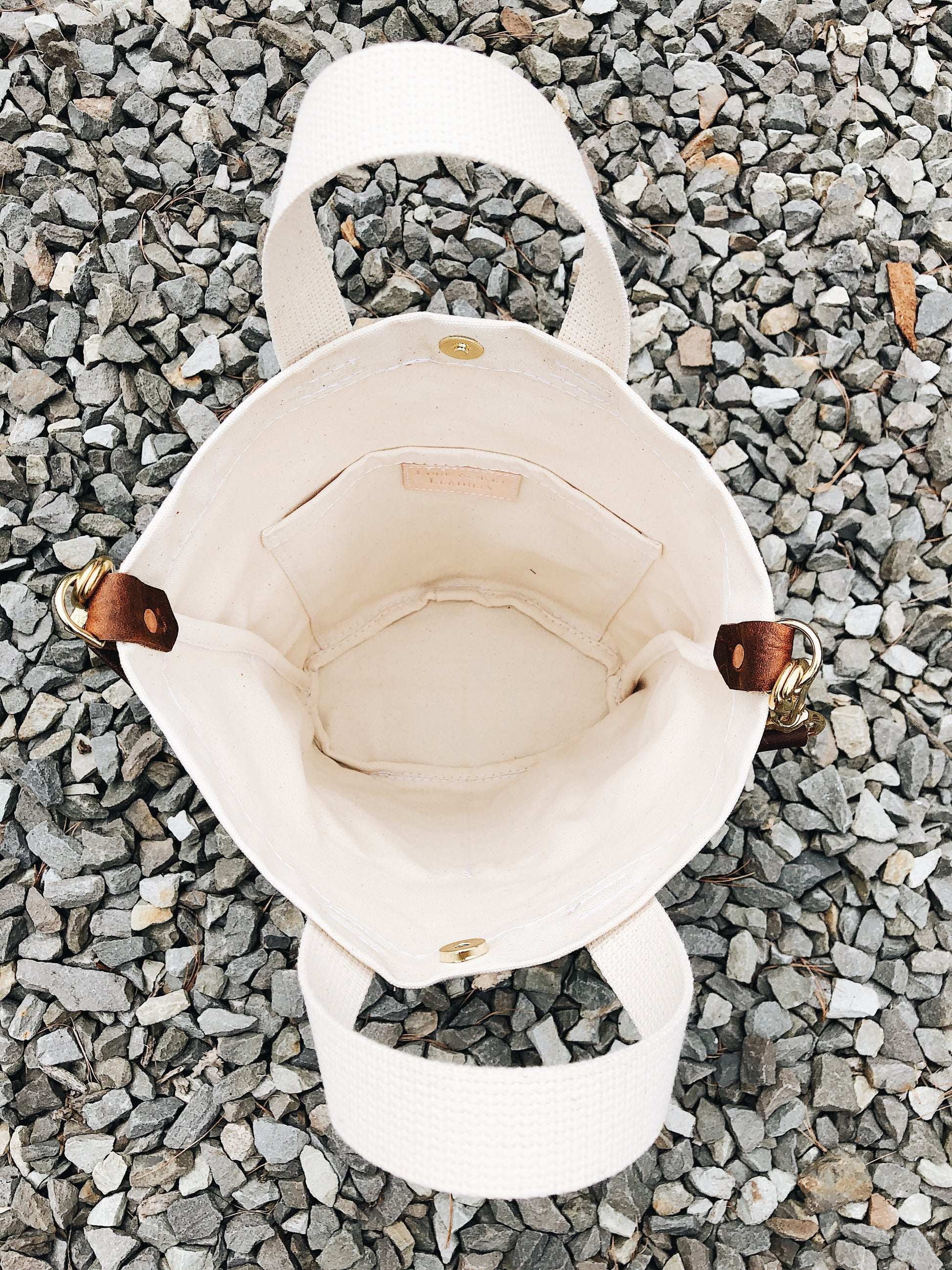 Natural bucket bag with interior slip pocket